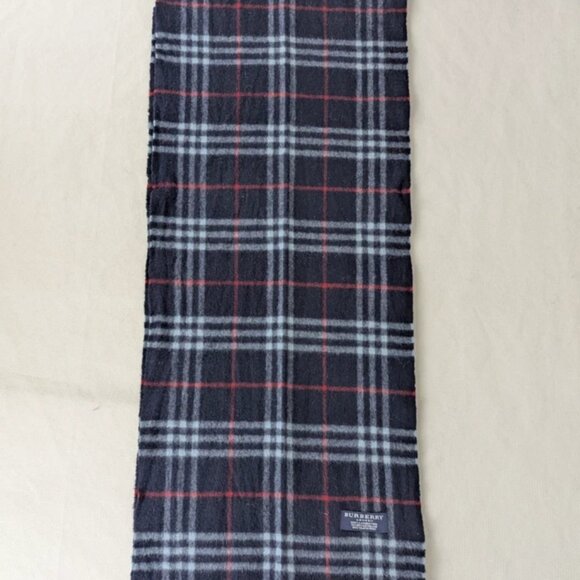 Burberry Designer Lambswool Scarf Navy Unisex – Used – Elegant Cold Weather Wrap - Picture 4 of 7